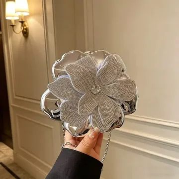 The Capri Clutch