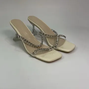 Heel 359 - 1 and 1/2 inches heels