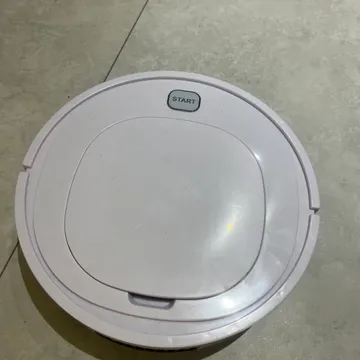 Vacuum Robot. Cleaning , sweeping