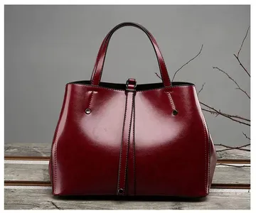 Red Wine Retro Patent Portable Bucket Bag