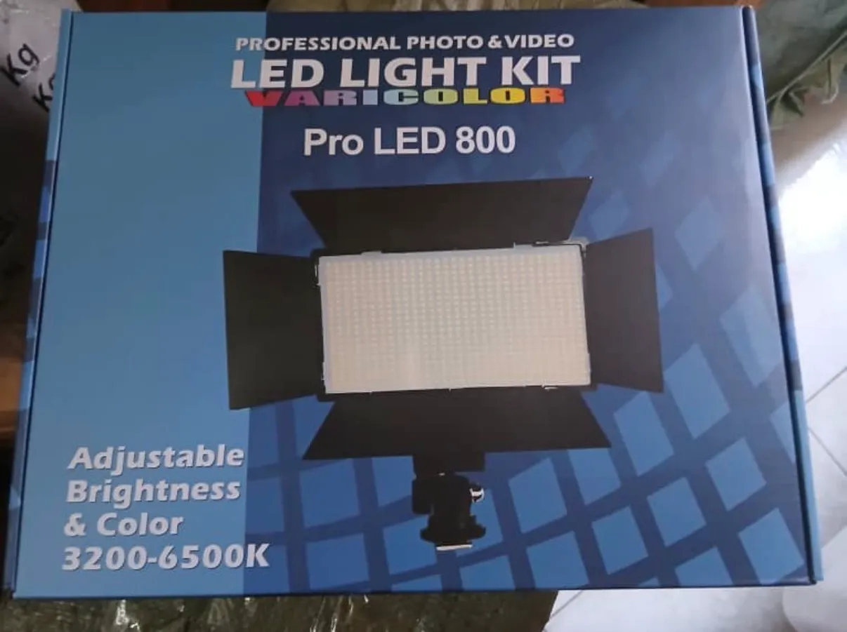 Pro LED 800 Adjustable Brightness and Color Light Kit