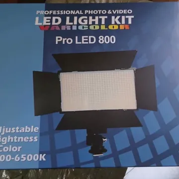Pro LED 800 Adjustable Brightness and Color Light Kit